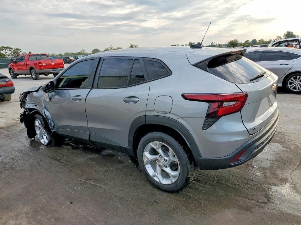 2025 CHEVROLET TRAX LS 2