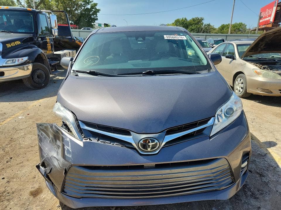 2019 TOYOTA SIENNA XLE 8-PASSENGER 5