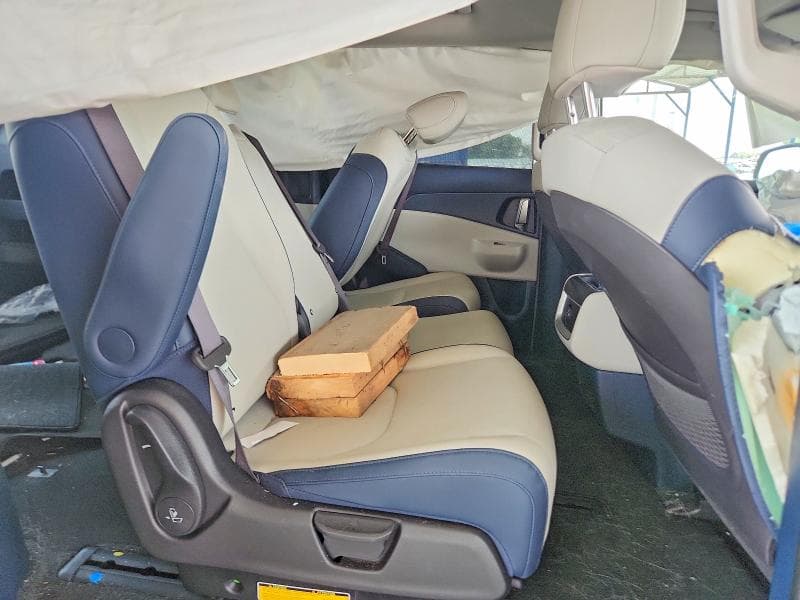 2025 KIA CARNIVAL EX 10