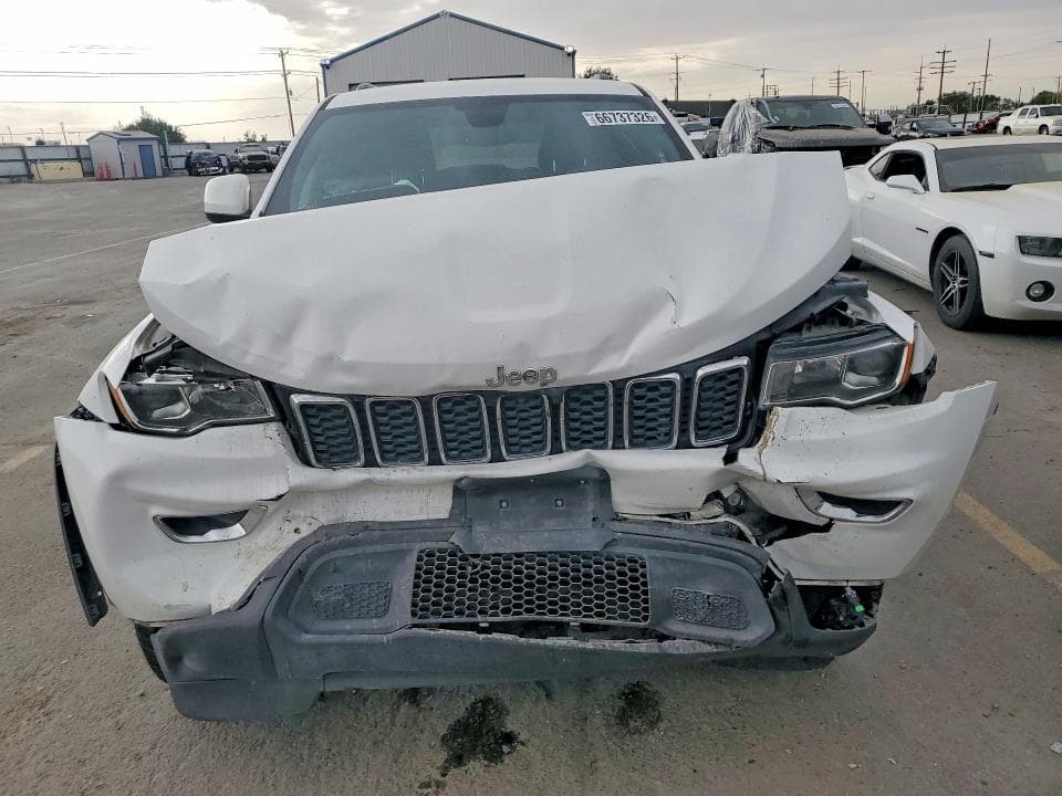 2017 JEEP GRAND CHEROKEE LAREDO 5