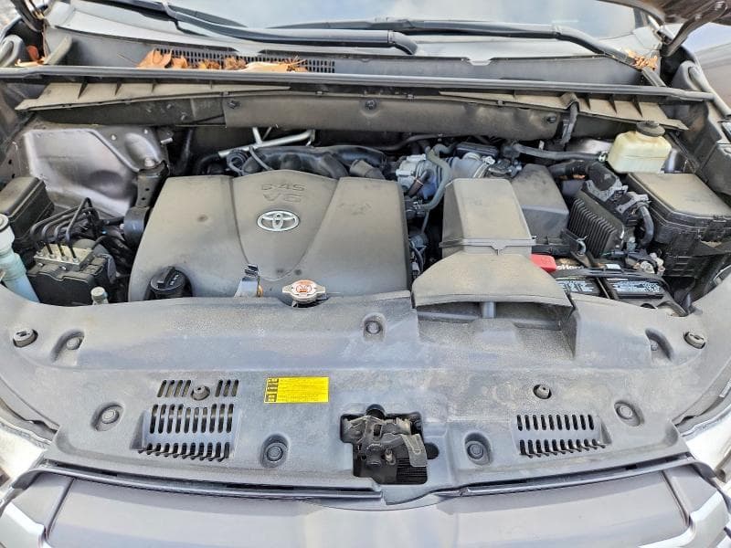 2018 TOYOTA HIGHLANDER XLE 11