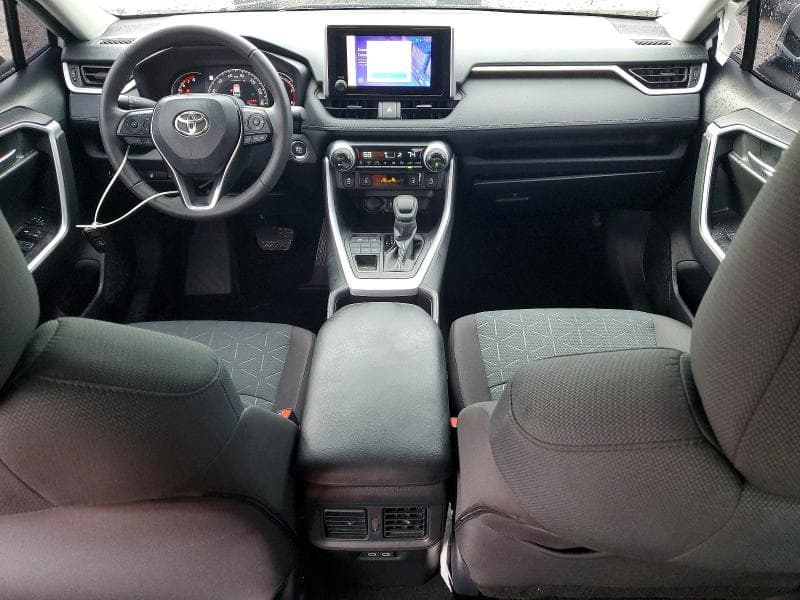 2025 TOYOTA RAV4 XLE 8