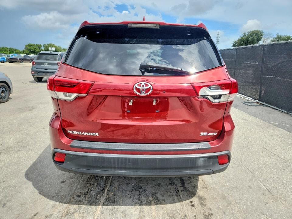 2018 TOYOTA HIGHLANDER SE 6
