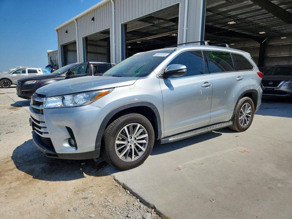2018 TOYOTA HIGHLANDER XLE - 1