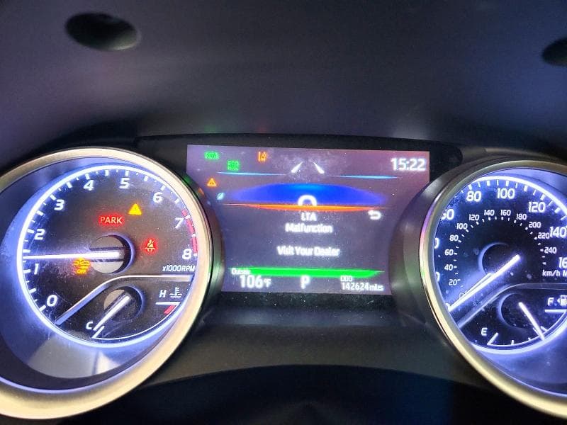 2022 TOYOTA CAMRY XLE 9