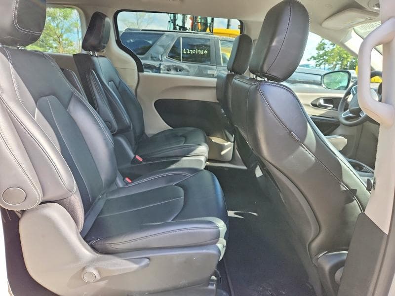 2024 CHRYSLER PACIFICA HYBRID SELECT 11