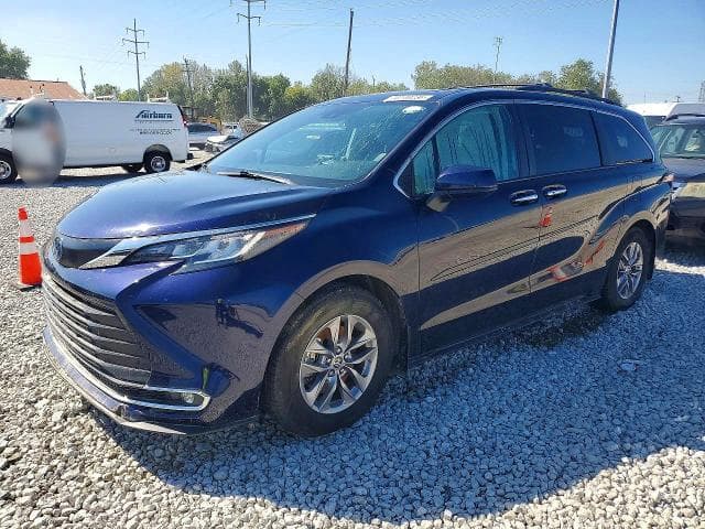 2022 TOYOTA SIENNA XLE - 1
