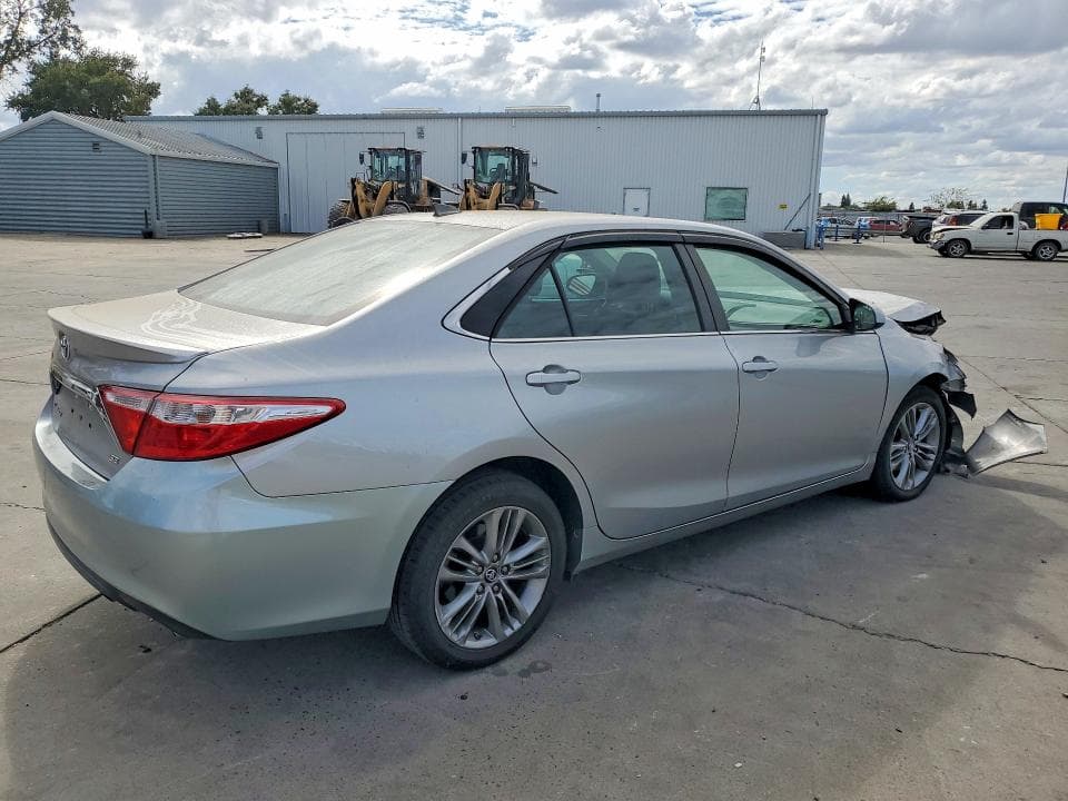 2017 TOYOTA CAMRY SE 3