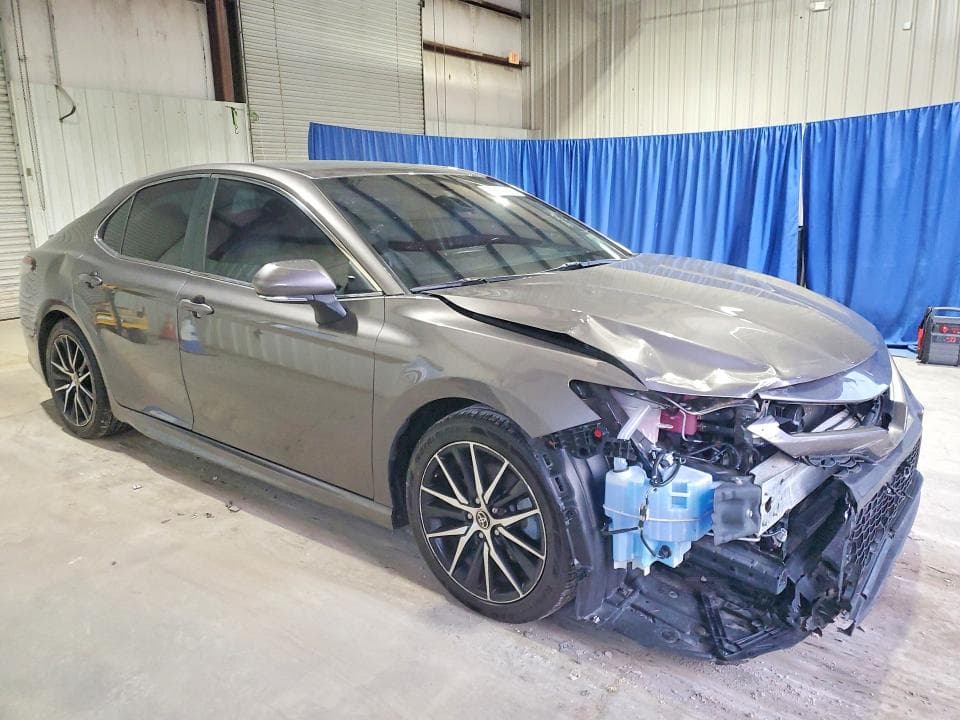 2022 TOYOTA CAMRY HYBRID SE 4