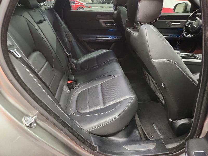 2018 JAGUAR XF S 10