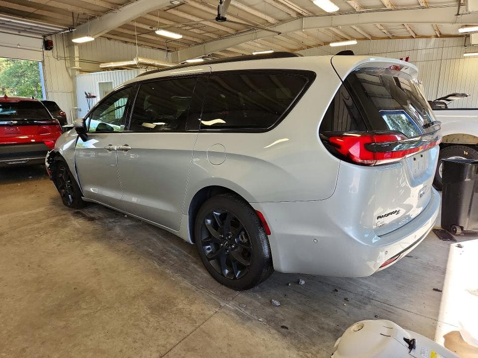 2023 CHRYSLER PACIFICA TOURING L 2