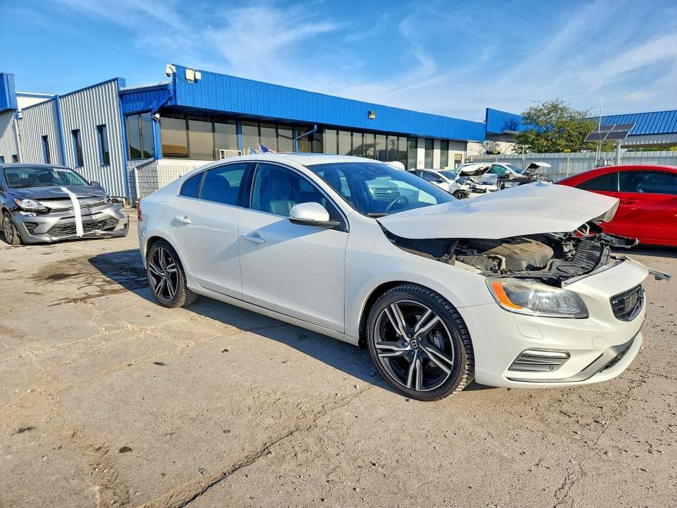 2017 VOLVO S60 R DESIGN 4