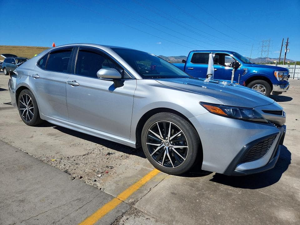 2024 TOYOTA CAMRY HYBRID SE 4