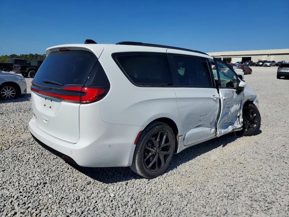 2023 CHRYSLER PACIFICA TOURING L 3