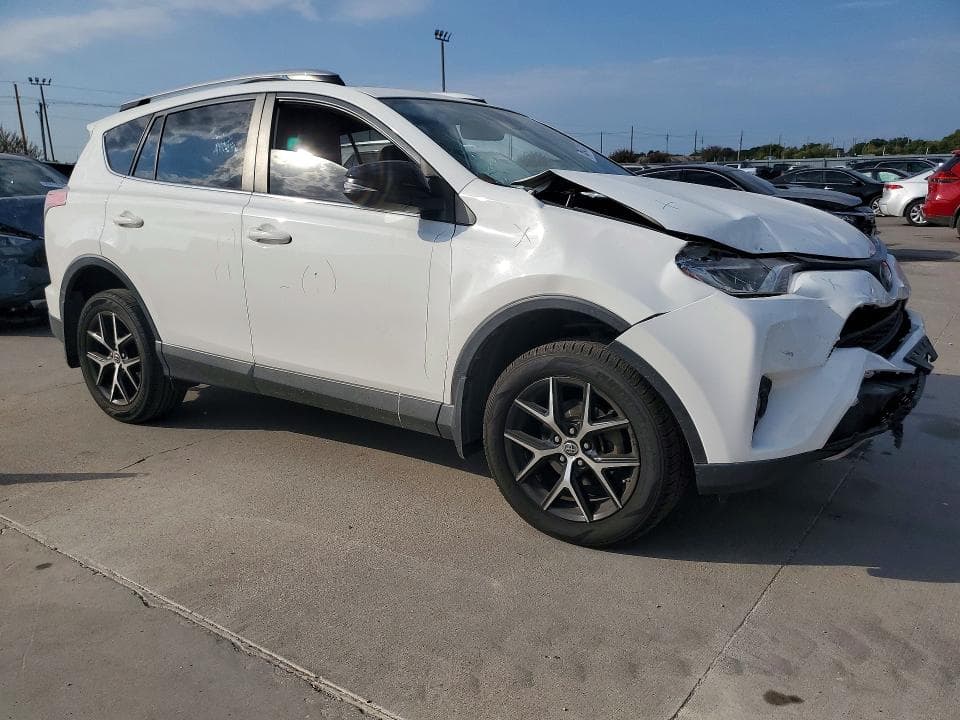 2017 TOYOTA RAV4 SE 4