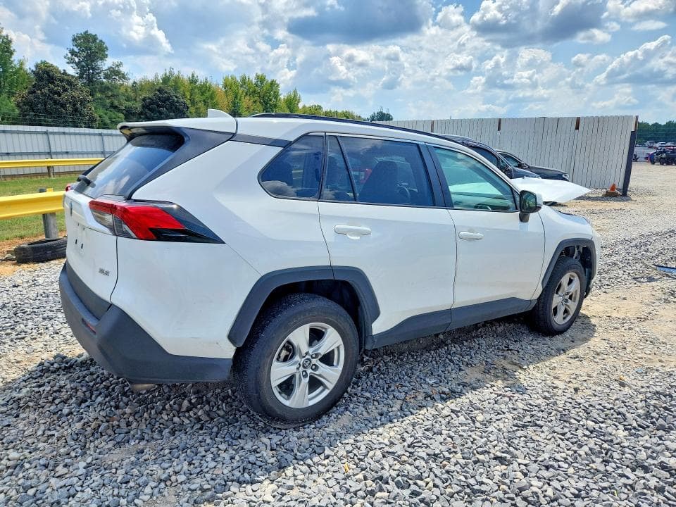 2020 TOYOTA RAV4 XLE 3