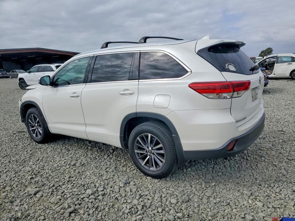 2017 TOYOTA HIGHLANDER XLE 2