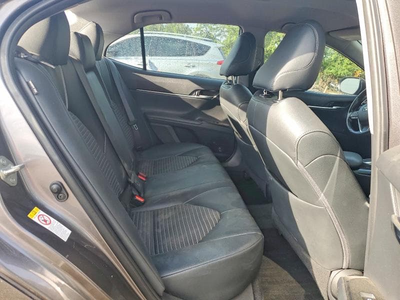 2019 TOYOTA CAMRY SE 10