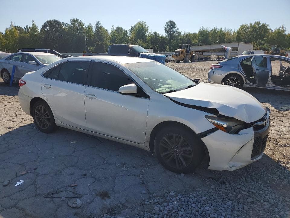 2017 TOYOTA CAMRY SE 4