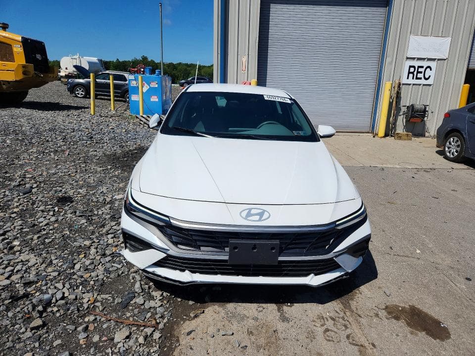 2024 HYUNDAI ELANTRA SE 5