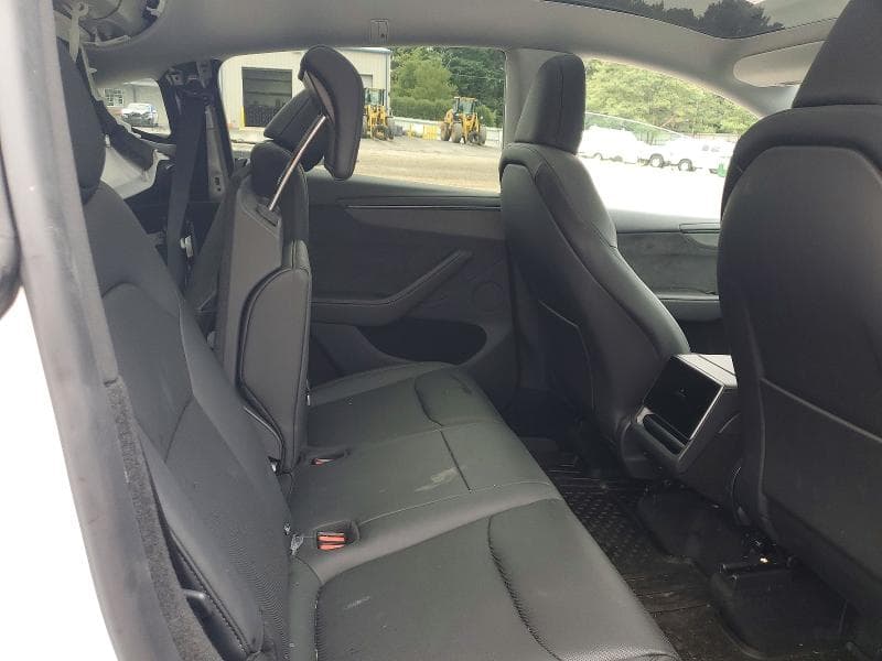 2026 TESLA MODEL Y 10