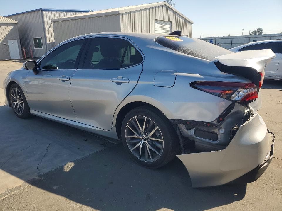 2023 TOYOTA CAMRY XLE 2