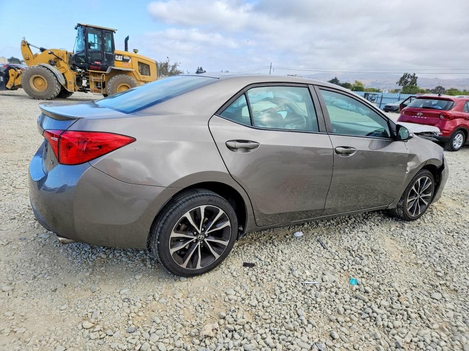 2017 TOYOTA COROLLA SE 3