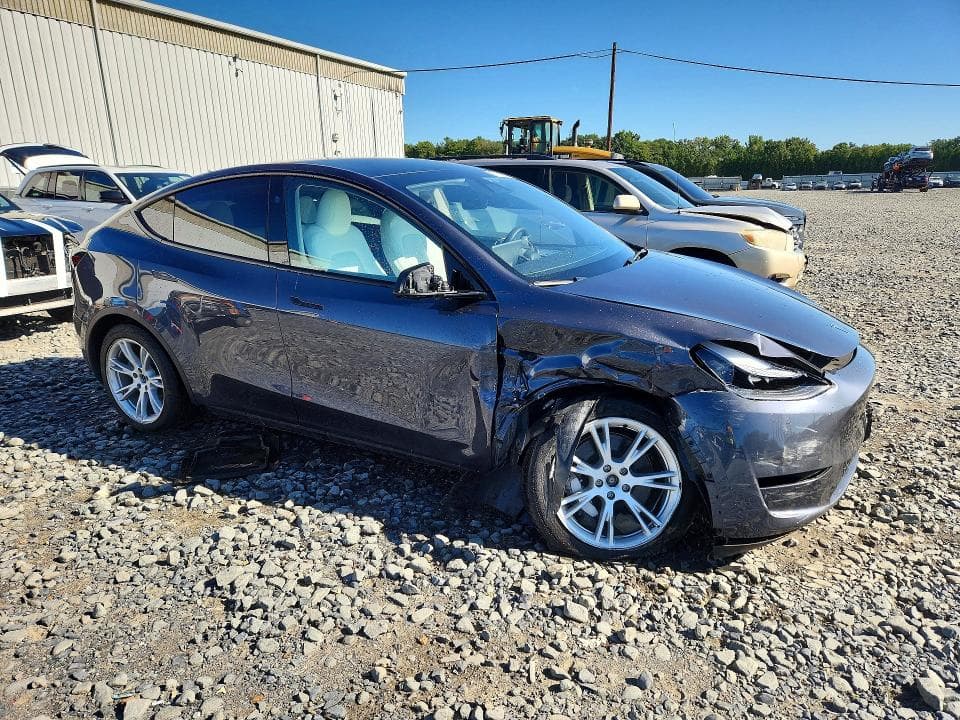 2023 TESLA MODEL Y 4