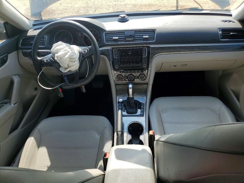 2018 VOLKSWAGEN PASSAT SE 8
