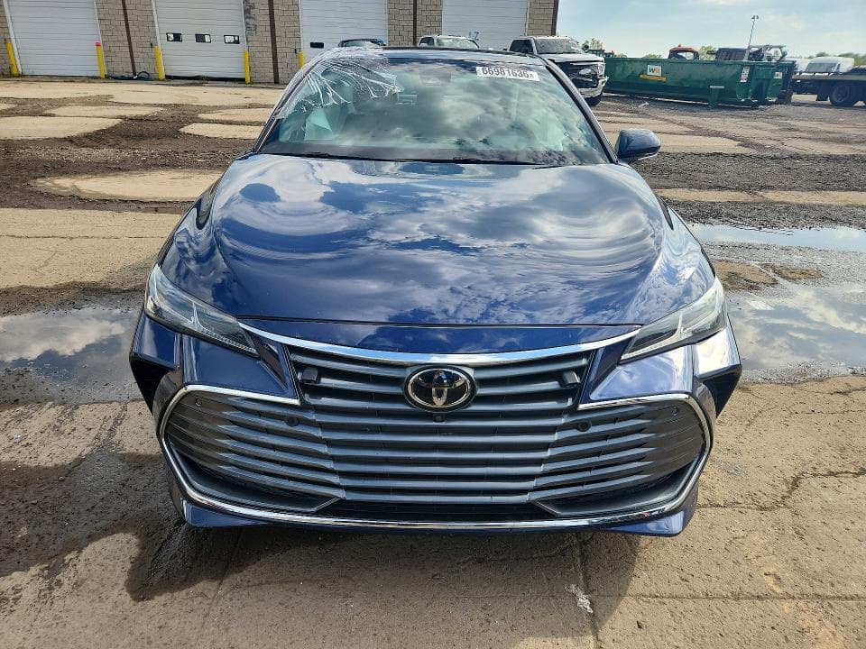 2019 TOYOTA AVALON LIMITED 5