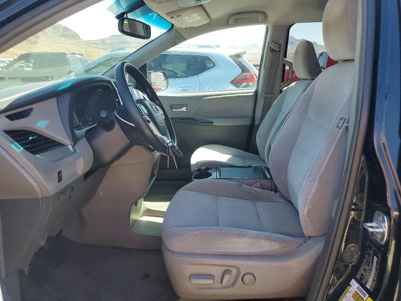 2017 TOYOTA SIENNA LE 7