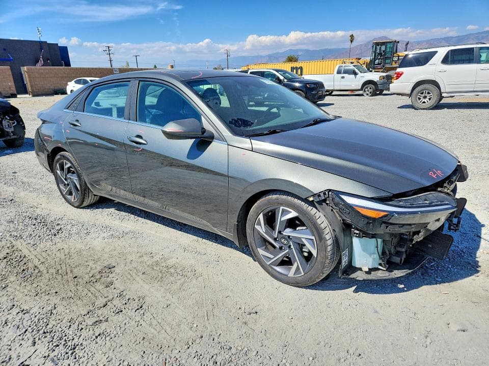 2024 HYUNDAI ELANTRA SEL 4