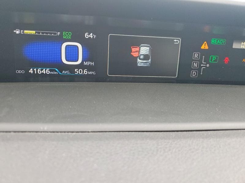 2017 TOYOTA PRIUS THREE 9