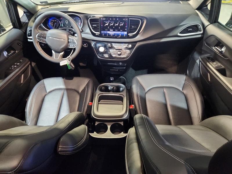 2027 CHRYSLER PACIFICA SELECT 8