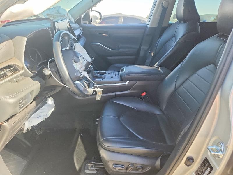 2021 TOYOTA HIGHLANDER XLE 7