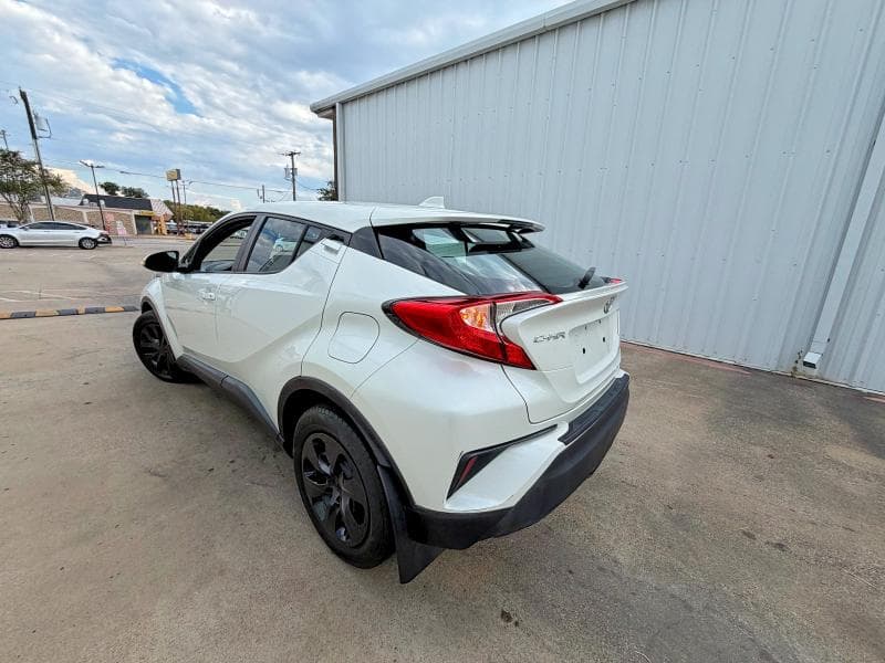 2019 TOYOTA C-HR LE 3