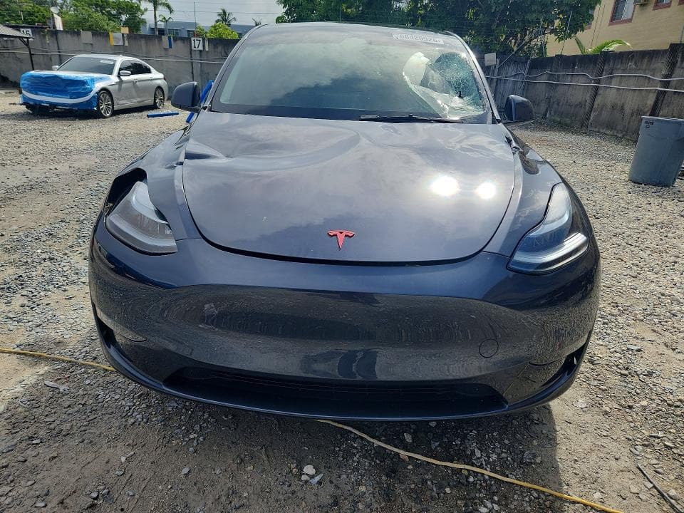2025 TESLA MODEL Y 5