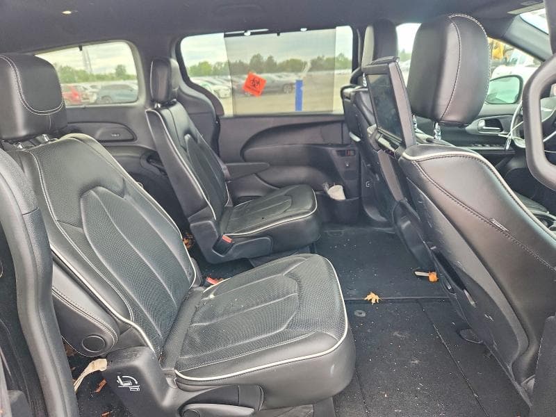 2019 CHRYSLER PACIFICA LIMITED 11