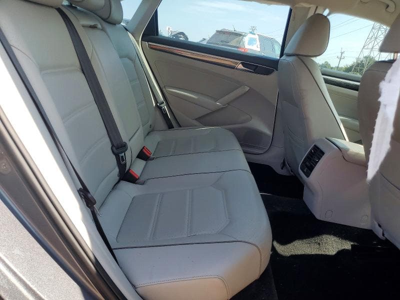 2018 VOLKSWAGEN PASSAT SE 10