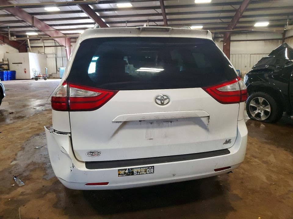 2019 TOYOTA SIENNA LE 6