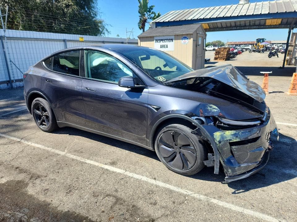 2026 TESLA MODEL Y 4