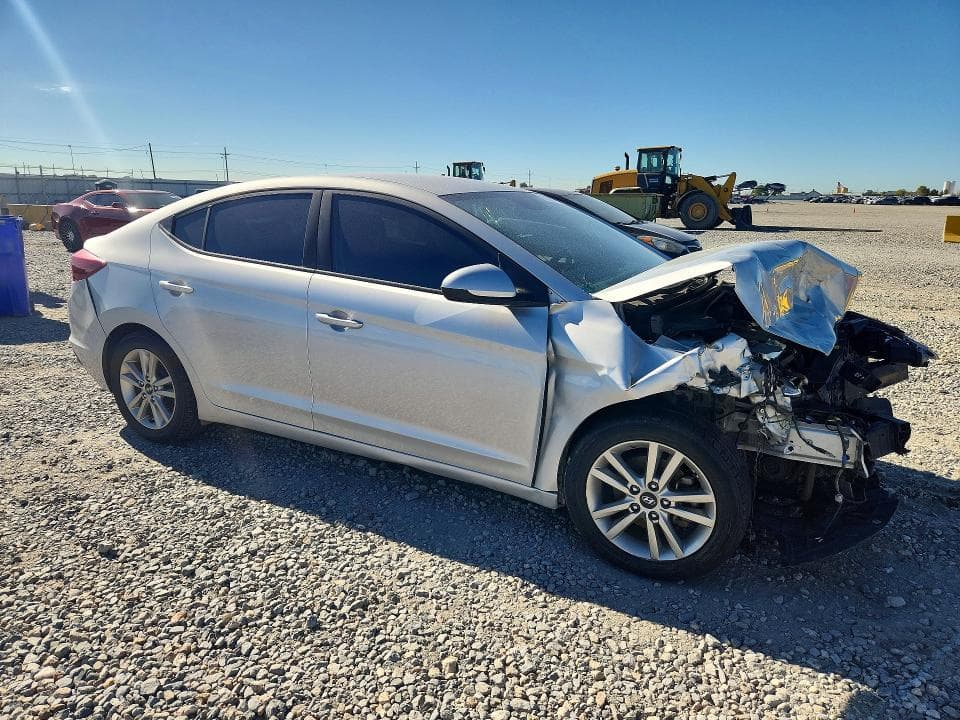 2019 HYUNDAI ELANTRA SE 4