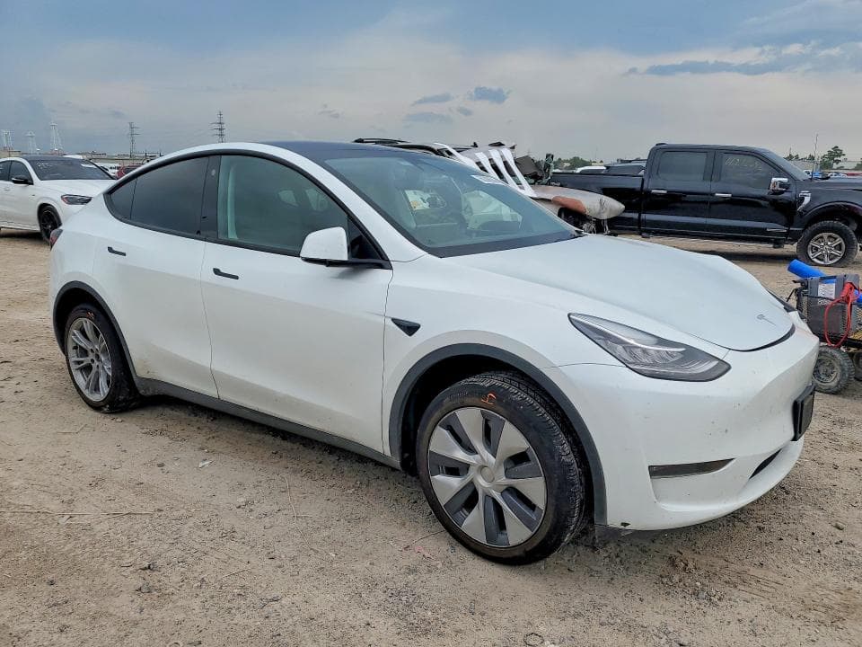 2023 TESLA MODEL Y 4