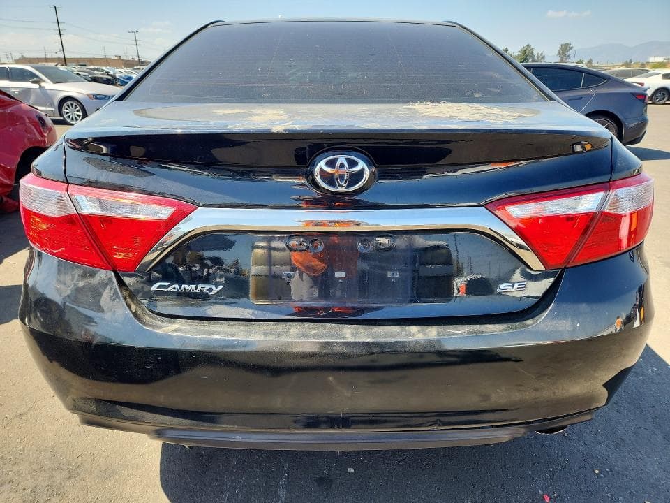 2017 TOYOTA CAMRY SE 6