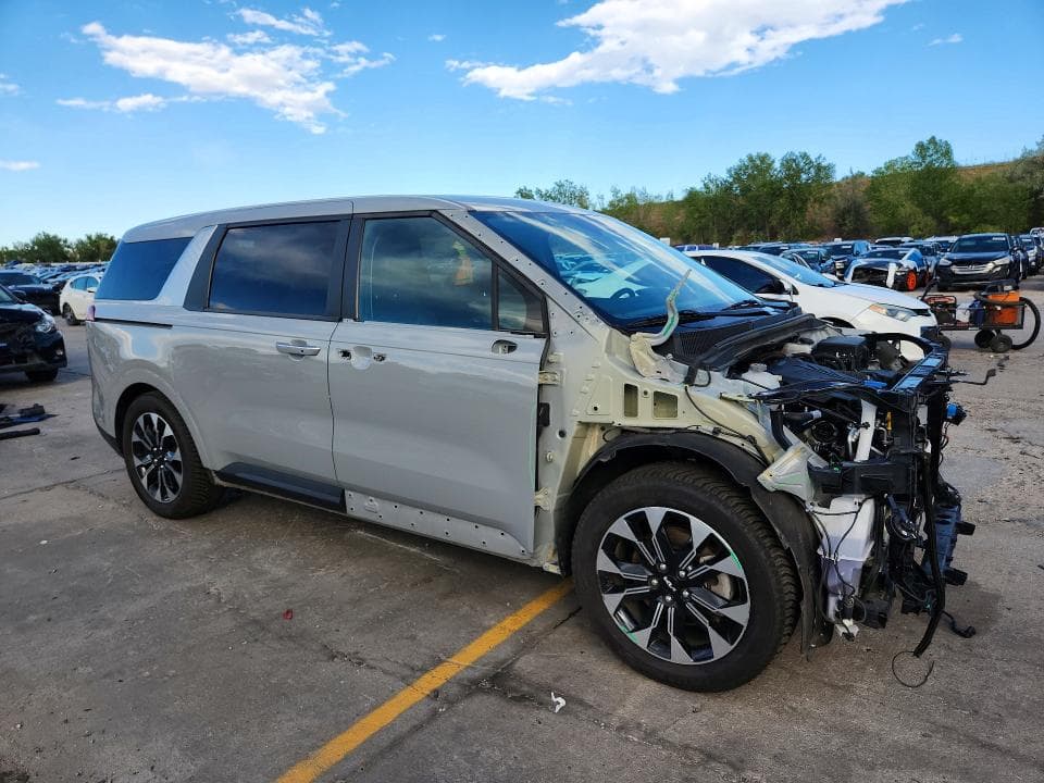 2024 KIA CARNIVAL EX 4