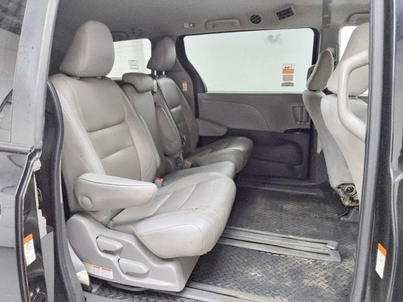 2020 TOYOTA SIENNA L 11