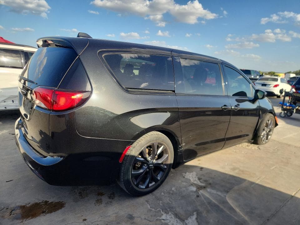 2020 CHRYSLER PACIFICA TOURING 3