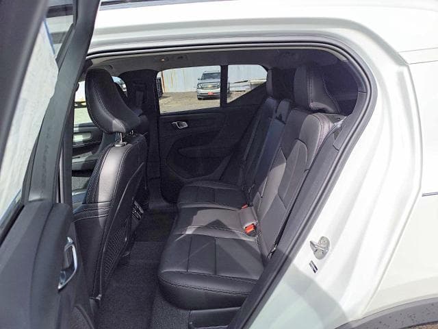 2026 VOLVO XC40 PLUS 12