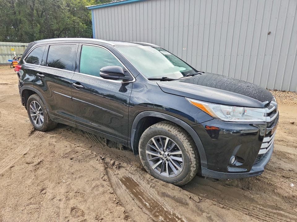 2017 TOYOTA HIGHLANDER XLE 4