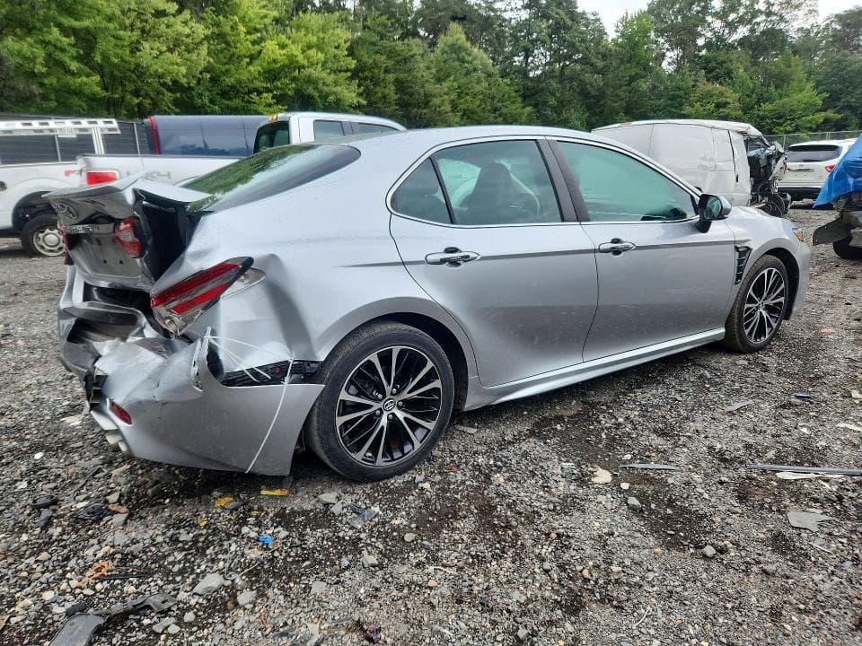 2018 TOYOTA CAMRY SE 3